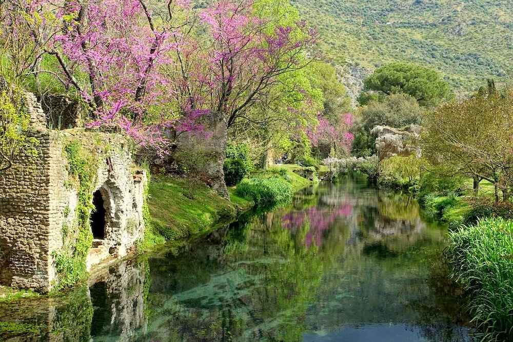 Ponte romano nei Giardini di Ninfa