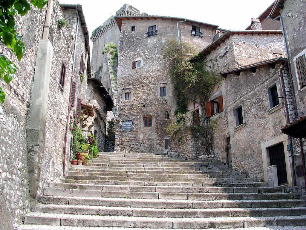 Veduta del borgo medievale di Sermoneta