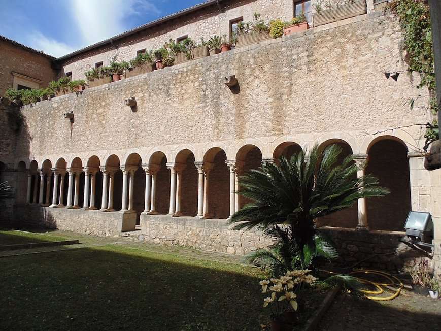 Il Castello Caetani che domina il borgo di Sermoneta